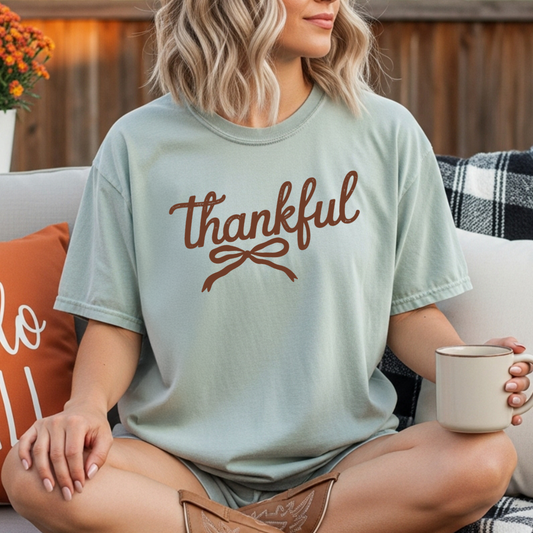Thankful Script Bow T-Shirt | Fall Graphic Tee | Cozy Autumn Thanksgiving Shirt